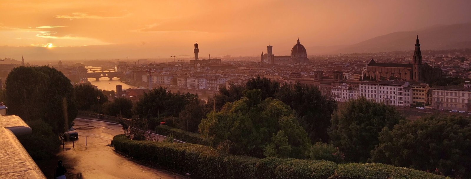 Panorama Florencji o zachodzie słońca.